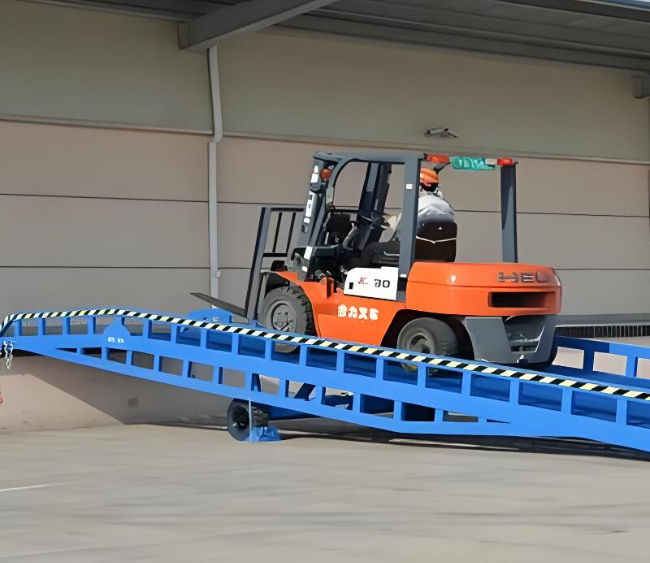 桥头镇移动式卸货平台（叉车用）